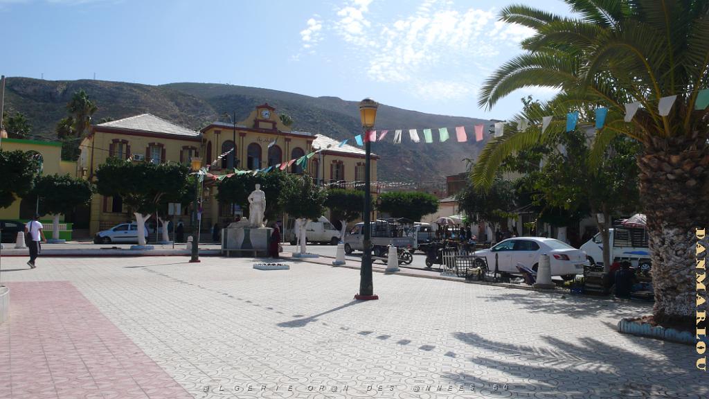 P1150653 El AncorLa place , La Mairie.JPG